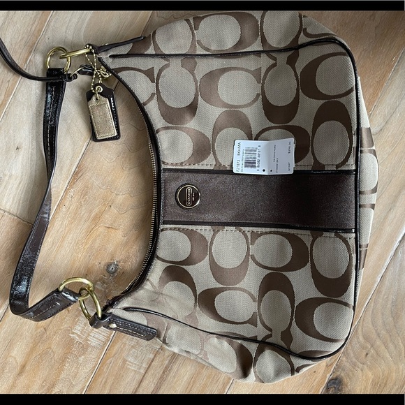 BNWT size 7 Coach clogs with matching Hobo bag! - Picture 7 of 13